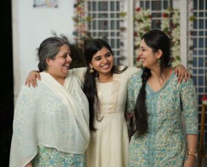 Niranjana Anoop Instagram - 🩵 എന്റെ പൈങ്കിളികൾ 🩵
@niranjanaanoop99 ❤️ @narayani.anoop