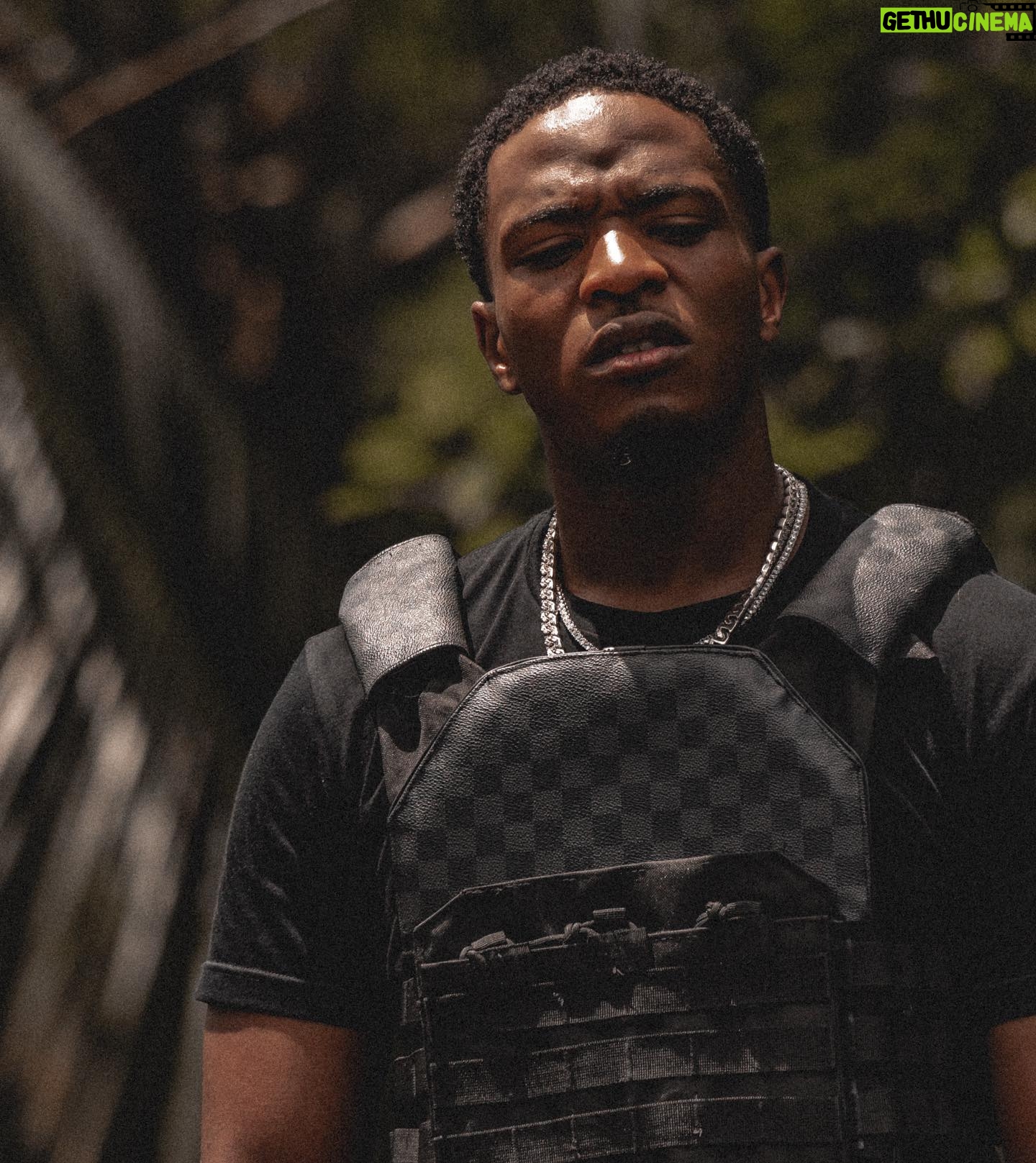 Niska - 137.8K Likes - Alors la big, vous avez pensé quoi du clip de Genkidama ?
Rendez-vous à minuit sur les plateformes pour 10 tracks inédits sur Le monde est méchant V2 🦅
📸 @omegaflyy