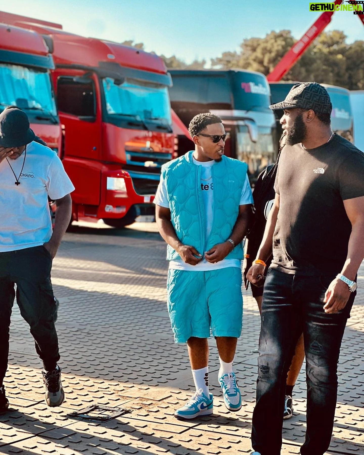Niska - 123.9K Likes - Marseille c’était incroyable vous avez fait ça bien 🩵🤍💪🏿
Merci la big pour la tournée estival, ça m’a fait plaisir de vous revoir c’était mechant on a tué ça dans le bon vraiment 🙌🏾, on se retrouve en fin septembre avec le début des concerts 💥
Il y a aussi du son qui arrive très bientôt restez branchés, c’est reparti 🦅💪🏽
A très vite la big miff dans le bon toujours c’est important ☝🏾🥷🏽