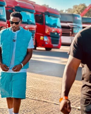 Niska Instagram - Marseille c’était incroyable vous avez fait ça bien 🩵🤍💪🏿

Merci la big pour la tournée estival, ça m’a fait plaisir de vous revoir c’était mechant on a tué ça dans le bon vraiment 🙌🏾, on se retrouve en fin septembre avec le début des concerts 💥 

Il y a aussi du son qui arrive très bientôt restez branchés, c’est reparti 🦅💪🏽

A très vite la big miff dans le bon toujours c’est important ☝🏾🥷🏽