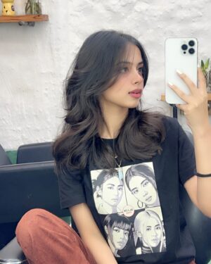 Nitanshi Goel Instagram - New hair!! 💇🏻‍♀️ Like🌸 or Love🌹
Here the ‘After’ pic sneaks in before the ‘Before’ pic

#NitanshiGoel #LaapataaLadies