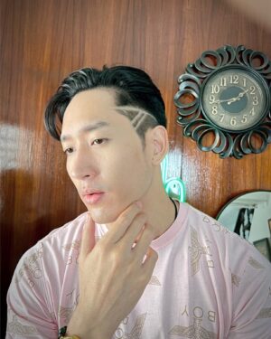 Nitidon Pomsuwan Instagram - เพื่องานนี้😆🤘✨ #🇺🇸 #nikenitidon #ไนกี้นิธิดล #ไนกี้เด็กร้านแก๊ส