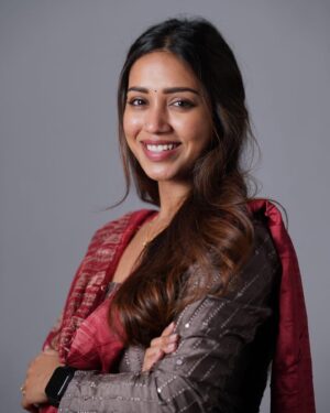 Nivetha Pethuraj Instagram - Look tests for #dolly aka pallavi from Paruvu .. Thanks to my team for dolly.. 
@siddharth_vox @rajashekarvadlapati @thimmappa180 @tokalasomasekharmakeup @happygirlnish