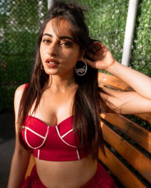 Niyati Fatnani Instagram - O Sajna, keep swiping 🍒

Styled by: @iamkenferns 
📸: @gauravbajaj07