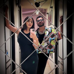 Niyati Fatnani Instagram - When Wednesday feels like Saturday 🖤🎶🪩💃💋

Last night with gorgeously cool ones…

#aboutlastnight #niyatifatnani #feltcute #mightdeletelater