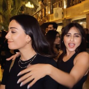 Niyati Fatnani Instagram - When Wednesday feels like Saturday 🖤🎶🪩💃💋

Last night with gorgeously cool ones…

#aboutlastnight #niyatifatnani #feltcute #mightdeletelater