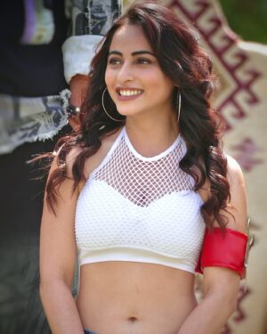 Niyati Fatnani Instagram - Sometimes this kid becomes an enthu cutlet…🙃

Hope you are liking the way your girl is performing her stunts. Stay tuned watch khatron ke khiladi sat-sun 9.30 pm on @colorstv or @officialjiocinema 

Styled by: @iamkenferns 

#kkk14 #staytuned #niyatifatnani