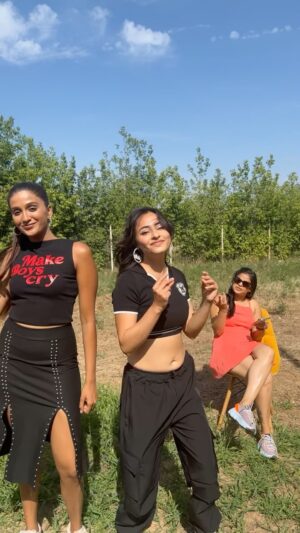 Niyati Fatnani Instagram - I hope we are not too late for this🫣
Don’t miss the ending though🤭

#kkk14 #romania #reels #please #withmygirls #nimritahluwalia #sumonachakravarti #niyatifatnani