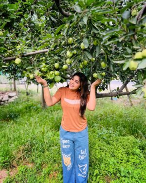 Niyuktha Prasad Instagram - I couldn’t find a Red one🍎
Still those Green Apples are cute🍏

#kashmir #pahalgam #india #nature #lover #explore #ootd #insta