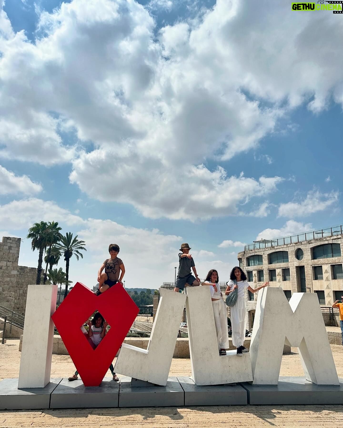Noa Tishby - 37.4K Likes - There’s no place like #jerusalem. Every time I’m in Israel we spend a few days in this magical city with friends and family. And today it’s more important than ever...
As soon as we got to the hotel I heard an incredible group of reservists wives is there for a conference @mamatcal1 so I had to pop in, spend some time together and see how these brave lionesses are holding us all up. (And hold a cute baby too :)
We went to the rooftop of @mamillahotel for sunset drinks and from there to the Food Truck Festival @autochel_je and a laser show over the old city. Next day we spent time at the new and renovated National Library @nli_israel with ancient and modern Jewish literature. Next we went to the Hebrew music museum @hebrew_music_museum where the kids (ok, the adults too) got to play old and new instruments. Shabbat dinner was stunning at Chakra restaurant. @chakrarest Beyond delicious fusion Israeli food. The next day we walked the old city again and got to climb all the way to the top of the ancient minaret at @towerofdavid! It held up well. Thank G :)
And yeah, Ari chose that shirt on his own 😂
Can’t wait to be back, I💙JLM
Thank you for everything as always @itraveljerusalem @reutf81 @asia.spectour
אין על ירושלים…. בכל פעם שאני פה אני מקפידה לעשות טיול בעיר המהממת שלנו - והיום זה אפילו יותר חשוב מתמיד. כשהגענו אמרו לי שיש במלון קבוצה של נשות מילואים בחופשה עם ארגון נפלא שנקרא ממטכ״ל אז הלכתי לפגוש אותן ולעזור להחזיק תינוק, כי זה מה שצריך לעשות לאשת מילואימניק שסוחבת הכל על גבה לבדה. הן היו מדהימות אריות (לא לביאות! אריות!!) מעוררות השראה.
בילינו שלושה ימי קסם בעיר הקסומה הזאת. מלון ממילא היה מהמם עם שקיעה מדהימה כתמיד. אוטואוכל זה גאוני והילדים אכלו רקדו רצו להם והשתוללו עד מופע הלייזרים מעל העיר העתיקה. למחרת נסענו לספרייה הלאומית והיה פשוט עוצר נשימה חובה להגיע גם הילדים נהנו. מוזיאון המוזיקה היה מקסים. בערב הלכנו למסעדת צ׳אקרה וטרפנו אוכל מושלם. למחרת טיילנו שוב בעיר העתיקה קניתי זעתר ותבלין שווארמה והסכמתי שארי יקנה את החולצה האדומה הזאת כי… כי זה לא לא נכון 😂 אני אוהבת את ירושלים כל כך… לא יכולה לחכות לחזור שוב. 💙💙💙💙💙.