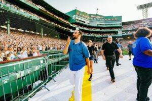 Noah Kahan Instagram - There will never be words for the last two nights. To finish off 2 years and over 200 shows at the church of New England will be something I’ll tell my grandchildren about. I am so grateful for this life, for these fans, to this unbelievable opportunity I’ve been blessed with. Thank you for helping me find my voice again. Until next time, Boston

📸 @poonehghana