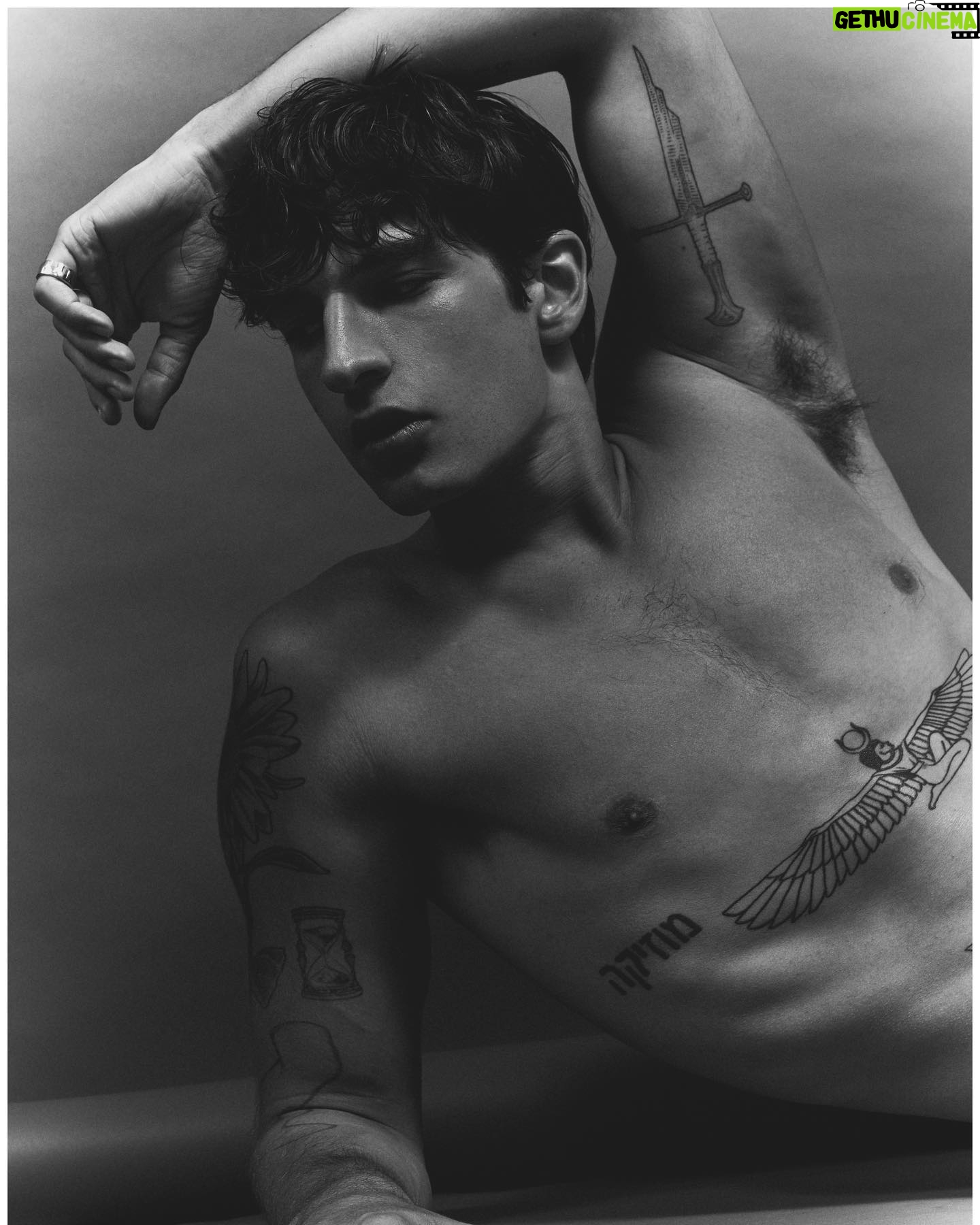 Noah Levi - 3.5K Likes - third slide is a poster for y’all <3
@modelwerk
@sophielerchemakeup
julianfreybergphotography