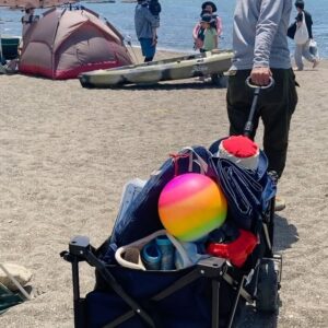 Nobuyuki Suzuki Instagram - Waktu yang terbuang di pantai adalah waktu yang dihabiskan dengan baik✨
#campingstyle
#beachvibes 
#テント ⛺️
#camp
#camplife
#outingstylejp
#けんご