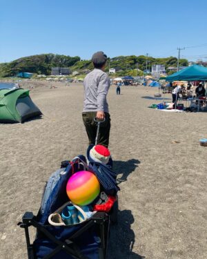 Nobuyuki Suzuki Instagram - Waktu yang terbuang di pantai adalah waktu yang dihabiskan dengan baik✨
#campingstyle
#beachvibes 
#テント ⛺️
#camp
#camplife
#outingstylejp
#けんご