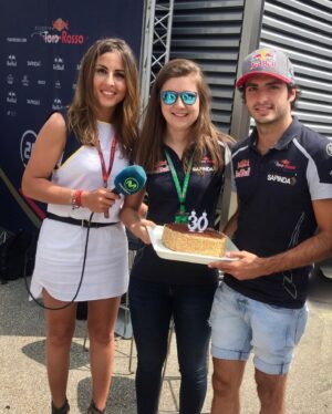 Noemí de Miguel Instagram - Ver los libres y 🤍 Hungaroring y Budapest 
Muchos y grandes recuerdos. 

- El rollazo de las gradas antiguas. 
- La victoria de Lewis en 2016, mi primer año. 
- Girad porque no cabe el Ferrari 😉
- Hacemos cuentas @tabathavalls 🥳
- Muchas emociones. 
- La ciudad que más he pateado y corrido. 
- No Pirlo No party 
- Acompañada de los mejores 🤗
- O en solitario … Le he dado mil vueltas.
- Sí, fuimos a los baños en un doblete, a los ruin bar, mil cosas que hacer siempre en Budapest y uno de los mejores ambientes del mundial.