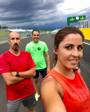Noemí de Miguel Instagram - Ver los libres y 🤍 Hungaroring y Budapest 
Muchos y grandes recuerdos. 

- El rollazo de las gradas antiguas. 
- La victoria de Lewis en 2016, mi primer año. 
- Girad porque no cabe el Ferrari 😉
- Hacemos cuentas @tabathavalls 🥳
- Muchas emociones. 
- La ciudad que más he pateado y corrido. 
- No Pirlo No party 
- Acompañada de los mejores 🤗
- O en solitario … Le he dado mil vueltas.
- Sí, fuimos a los baños en un doblete, a los ruin bar, mil cosas que hacer siempre en Budapest y uno de los mejores ambientes del mundial.