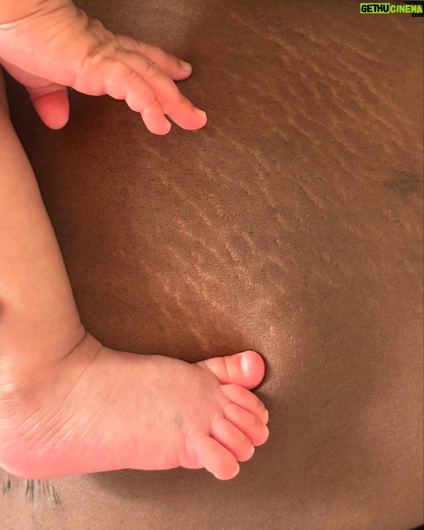 Noémie Abossolo - 137.5K Likes - Welcome dans ma vie de maman Double:
1-ShaÏly et moi 🤱🏽
2- le stock Pampers des twins 🚼
3-Kaëny & Shaïly👶🏽👶🏽
4- les marques de l’amour 🤰🏽
5- TONTON : « mes enfants son combat » ✨
6- rdv chez l’ostéopathe 🥼
7- L’amour inconditionnel 🤱🏽
8 - TENE une tata mondiale 👯
9- la twins poussette 💨
10- shopping 🛍️
11- Kaëny & moi 🤍