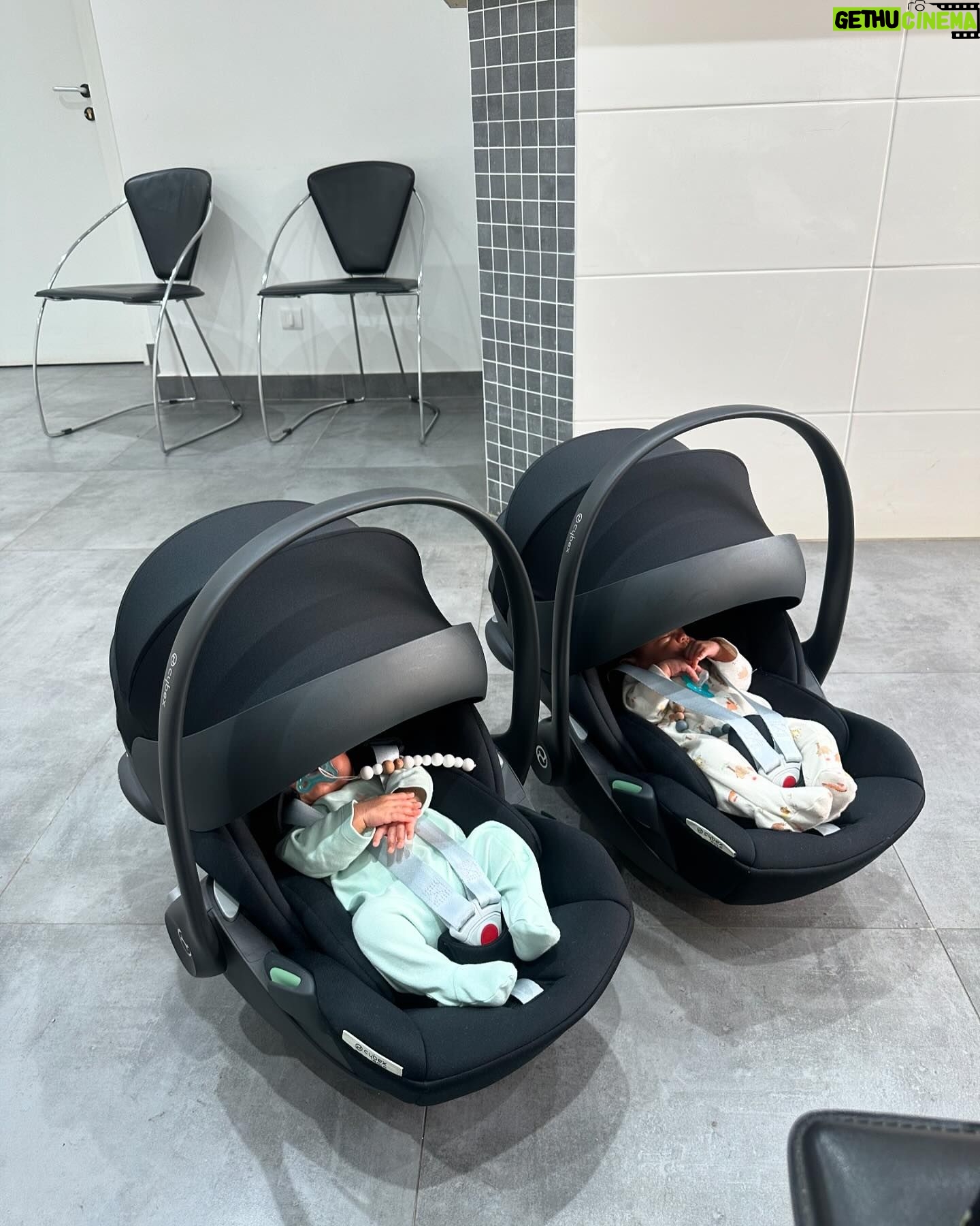 Noémie Abossolo - 137.5K Likes - Welcome dans ma vie de maman Double:
1-ShaÏly et moi 🤱🏽
2- le stock Pampers des twins 🚼
3-Kaëny & Shaïly👶🏽👶🏽
4- les marques de l’amour 🤰🏽
5- TONTON : « mes enfants son combat » ✨
6- rdv chez l’ostéopathe 🥼
7- L’amour inconditionnel 🤱🏽
8 - TENE une tata mondiale 👯
9- la twins poussette 💨
10- shopping 🛍️
11- Kaëny & moi 🤍