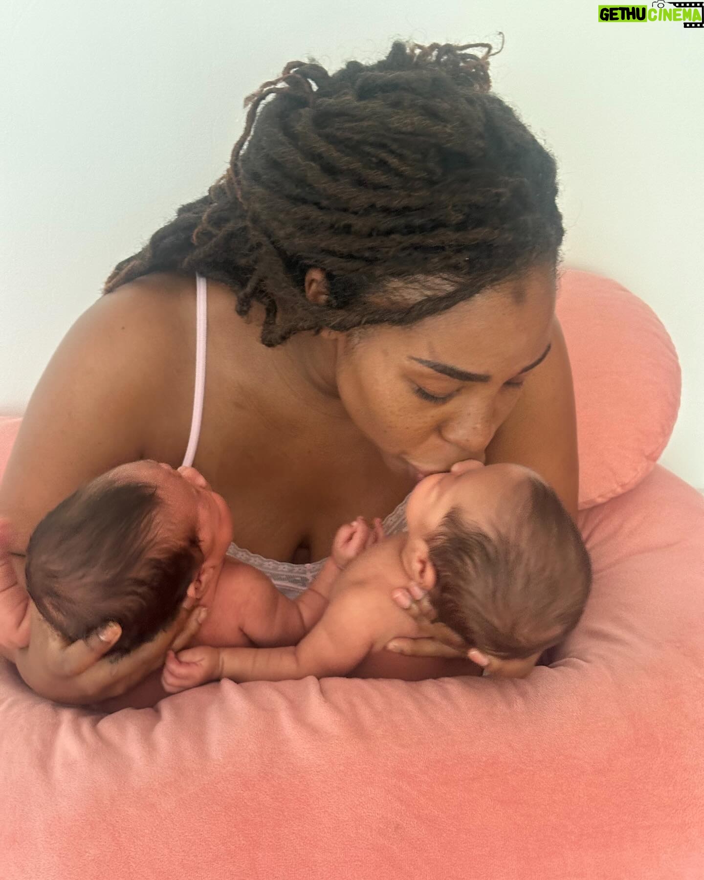 Noémie Abossolo - 137.5K Likes - Welcome dans ma vie de maman Double:
1-ShaÏly et moi 🤱🏽
2- le stock Pampers des twins 🚼
3-Kaëny & Shaïly👶🏽👶🏽
4- les marques de l’amour 🤰🏽
5- TONTON : « mes enfants son combat » ✨
6- rdv chez l’ostéopathe 🥼
7- L’amour inconditionnel 🤱🏽
8 - TENE une tata mondiale 👯
9- la twins poussette 💨
10- shopping 🛍️
11- Kaëny & moi 🤍
