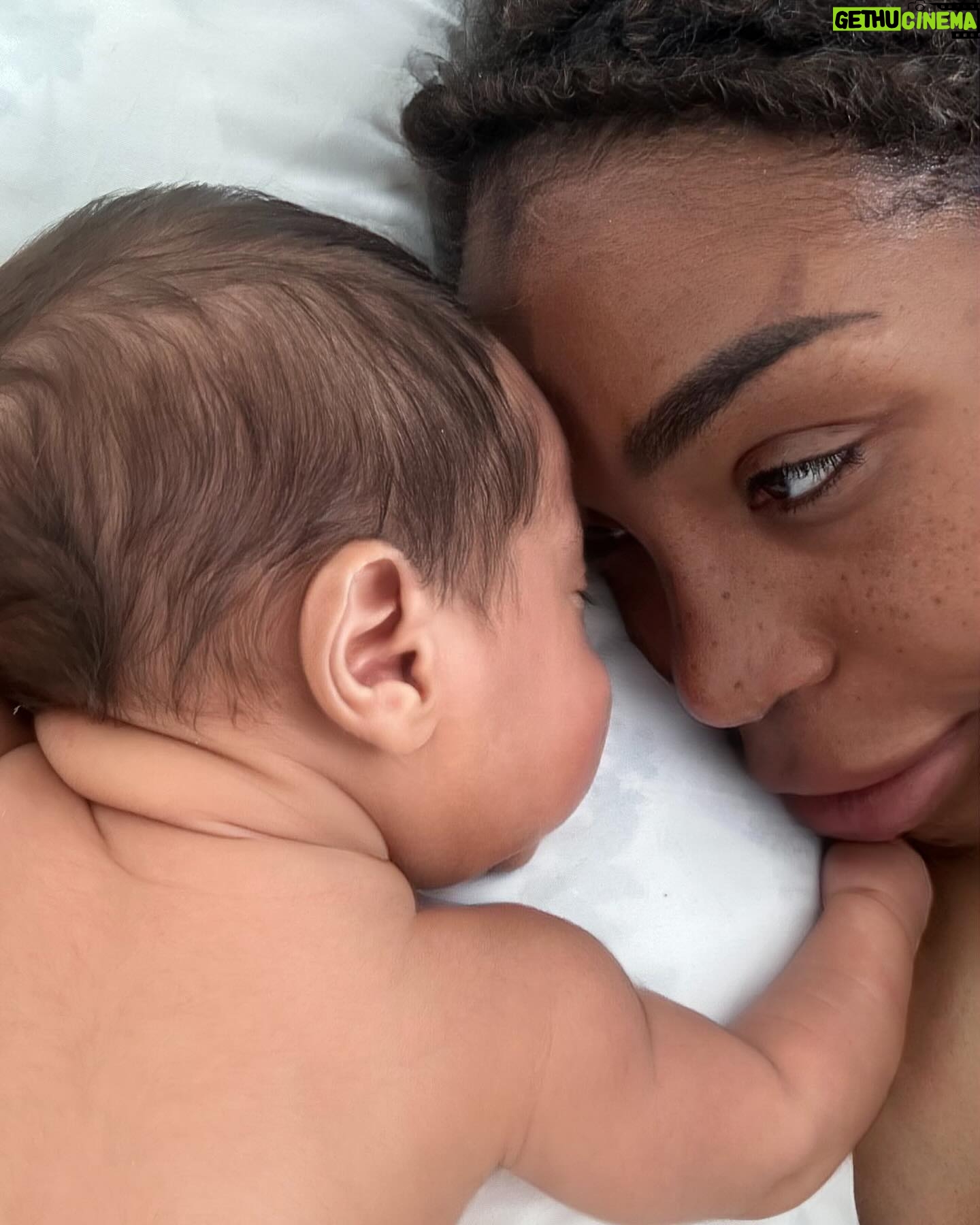 Noémie Abossolo - 137.5K Likes - Welcome dans ma vie de maman Double:
1-ShaÏly et moi 🤱🏽
2- le stock Pampers des twins 🚼
3-Kaëny & Shaïly👶🏽👶🏽
4- les marques de l’amour 🤰🏽
5- TONTON : « mes enfants son combat » ✨
6- rdv chez l’ostéopathe 🥼
7- L’amour inconditionnel 🤱🏽
8 - TENE une tata mondiale 👯
9- la twins poussette 💨
10- shopping 🛍️
11- Kaëny & moi 🤍