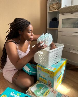 Noémie Abossolo Instagram - Welcome dans ma vie de maman Double:

1-ShaÏly et moi 🤱🏽
2- le stock Pampers des twins 🚼
3-Kaëny & Shaïly👶🏽👶🏽
4- les marques de l’amour 🤰🏽
5- TONTON : « mes enfants son combat » ✨
6- rdv chez l’ostéopathe 🥼
7- L’amour inconditionnel 🤱🏽
8 - TENE une tata mondiale 👯
9- la twins poussette 💨
10- shopping 🛍️ 
11- Kaëny & moi 🤍
