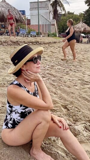 Nohely Arteaga Instagram - Feliz domingo 💚
En estos momentos todos requerimos conectarnos 
con lo que nos de Paz , para seguir adelante , el contacto con la naturaleza es una de esas cosas que me brinda serenidad ❤️🤗
Venezuela 🙏❤️☮️
Con Dios todo 🙏