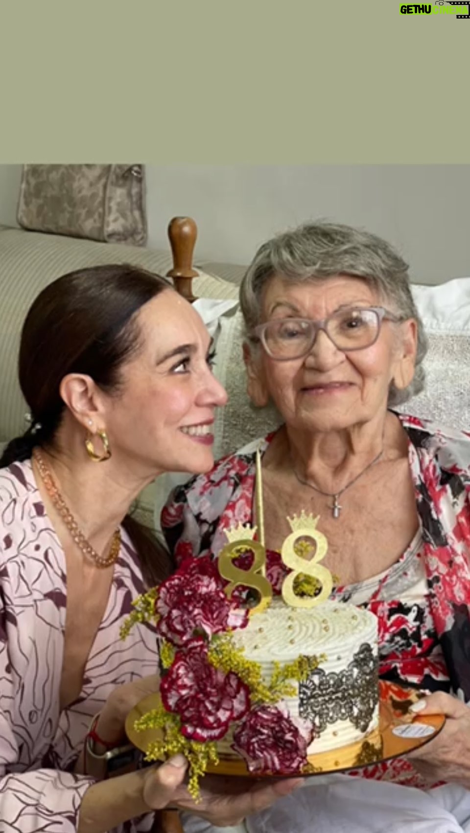 Nohely Arteaga - 13.5K Likes - Feliz cumpleaños mamá 💐
Hoy celebramos tus 88 años solo quiero
dar la gracias primeramente a Dios por tu salud
y por tener el privilegio de ser tu hija.
Salud y Alegrías 🙏❤️
Gracias @labavaroisechocolateria por la deliciosa torta de zanahoria 🥕
Siempre presente, gracias por consentir a mi mamá ✨🤩❤️