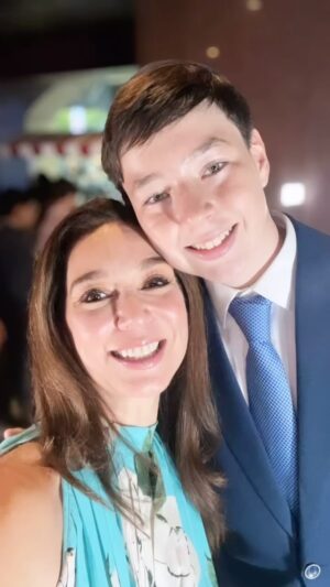 Nohely Arteaga Instagram - Mis queridos amigos @villamizarsonia 
y @rrutenberg nos invitaron al Bar Mitzvah de su hijo  Andrés @cosasdeandres1 un niño amoroso y carismático que conocemos desde bebé y que con esta celebración se convierte en adulto para cumplir los mandamientos de la Torá para mantener el foco en la familia y su relación con Dios!

Agradecidos por la invitación a esta hermosa 
e importante celebración!

Felicidades a los padres por guiar y llenar 
de principios y valores a nuestro querido Andrés!

Lluvia de bendiciones !!!