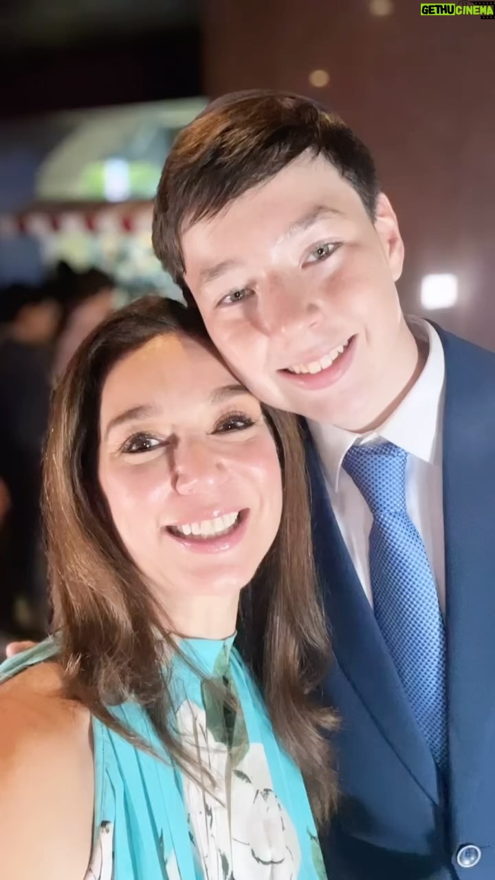 Nohely Arteaga - 7.1K Likes - Mis queridos amigos @villamizarsonia
y @rrutenberg nos invitaron al Bar Mitzvah de su hijo Andrés @cosasdeandres1 un niño amoroso y carismático que conocemos desde bebé y que con esta celebración se convierte en adulto para cumplir los mandamientos de la Torá para mantener el foco en la familia y su relación con Dios!
Agradecidos por la invitación a esta hermosa
e importante celebración!
Felicidades a los padres por guiar y llenar
de principios y valores a nuestro querido Andrés!
Lluvia de bendiciones !!!
