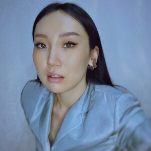 Nomin-Erdene Munkhbat Instagram - Aging is all mental ♾ CHEERS ✌🏼. earrings @zegl_mongolia