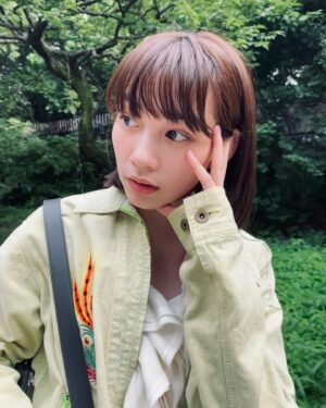 Non Instagram - 散歩🚶‍♀️
ひらひらとビリビリと刺繍、好きなもの全部着た。
自分の好きを磨いてゆくのが日々のテーマ。
さかなのこ、観た人いる？？🐟

#私服