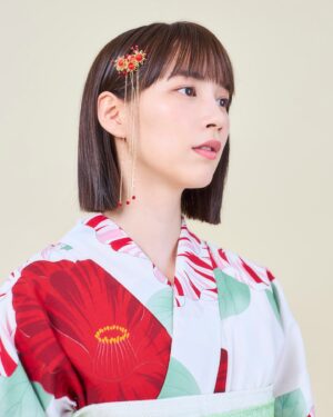 Non Instagram - 残暑お見舞い申し上げます🎐🌻

Photo: @kentarominami_ 
Kitsuke&Styling: Mitsuko Takizawa
Hair&Make up: Shie Kanno

#残暑見舞い #浴衣