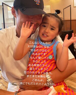 Nonoka Ono Instagram - 🫶
毎日キラキラな子育てなんて
ありえないよね🫶笑

今日は目的地に着いたあと
チャイルドシートから降りて
広い椅子に座る😡

となかなか動かないモンスターちゃん。

母は昨日の反省を活かして
気が済むまで付き合いました🤣✊

世界中のパパママ本当に本当に
毎日闘っている🔥

お疲れ様です！！！✨✨✨

関係ないけど、
先日ポップアップでGetした
@resee.official のサングラス🕶️
レンズの絶妙なローズカラーが
毎日バタバタすっぴん母ちゃんの
顔色に花をそえてくれます😎🌹笑