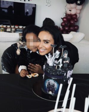 Nora Gharib Instagram - Chams is 4 geworden en ja bla bla bla de tijd gaat snel. Zo snel da het ondertussen alweer zaterdag is en het feest Wednesday was. Ja echt.😅 Maar dus toch nog efkes delen met jullie🤍🫶🏽 bedankt voor de verjaardagswensen!🤲🏽🫶🏽blessed and never forget the oppressed.🤲🏽