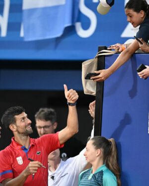 Novak Djokovic Instagram - Dugo sam sanjao da se u bojama Srbije borim za najsjajnije odličje na Olimpijskim igrama. Velika je čast i privilegija da predstavljam našu zemlju! Srbija će imati medalju u nedelju!!!! Veseli se srpski rodeeeeee 🥳🇷🇸🇷🇸🇷🇸🇷🇸 idemoooo

This dream is long lived and fought for. I wanted to compete in the finals of Olympic games for such a long time. Representing my country at a global event is a huge privilege and honor that I cherish. Serbia will have a medal on Sunday!!! Ideeeemooooooo 🥳🇷🇸🇷🇸🇷🇸🇷🇸