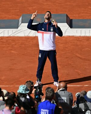 Novak Djokovic Instagram - Srbijo, 

Uspeli smo! 

Volim vas,
Nole ❤️🥇

 ** 
Dear Serbia,

We did it.

Love, Nole ❤️🥇