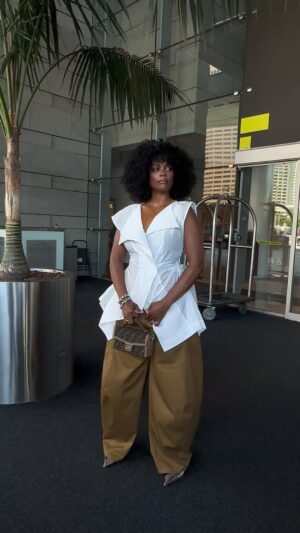 Novi Brown Instagram - I LOVE BEING A BLACK WOMAN!!!!!

Top @christopherjohnrogers
Pants @tibi