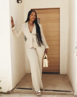 Novi Brown Instagram - Happy Juneteenth Ya’ll!! What are ya’ll doing today? Whatever it is, vibe with your tribe & mind ya business! Be safe and don’t second guess your intuition. 🖤🖤
•••
💄 @hotlikefirre 
💇🏾‍♀️ @creativexhands 
👖 @jacquemus 
👕 @muglerofficial 
💎 @robinerfe.art 
👛 @schiaparelli 
📸 @chancemichaelphoto