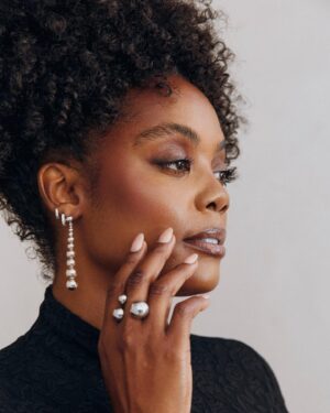 Novi Brown Instagram - Things I’m currently into: 
1. Silver cause it just looks better on me 
2. No fake lashes cause it’s too high maintenance for me
3. Nude or Silver chrome nails will always be my go-to
4. SKIN will always be my priority because makeup can only go so far
5. Tapping into my sexy cause DUH 
6. Curls, curls, curls are stunning 
7. Obsessed with smelling good. My fave right now is @burberry Black. Thank me later!
8. Rest - I haven’t napped this much in my life, EVER. 
9. Full, untamed brows
••••
💄 @maddydollfacee 
📸 @chancemichaelphoto 
💇🏾‍♀️ My staple wash & go using @sheamoisture Curly Enhancing Smoothie