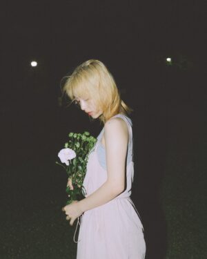 Nozomi Hanayagi Instagram - ・
クランクアップ終わりに、
いただいたお花を片手にさよなら金髪式💐
⁡金髪ほんとうに一瞬だったけど楽しかった〜
⁡
いつも綺麗に撮ってくれてありがとう
@toi.kamimura