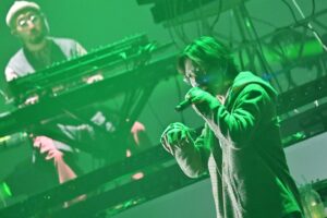 Nulbarich Instagram - .

The Roller Skating Tour ‘24
1.12 Fri.

Zepp Fukuoka

みんなのあったかい愛に包まれて、すごく幸せだったし、ステージから落ちたし、すごくいい思い出になった初日でした！
by JQ

#Nulbarich
#ナルバリッチ
#TRST2024

@nulbarich_official 
@mrjeremyquartus 
@yamazakitkr 
@keitytaguchi 
@kainyan 
@imamura_shintaro_drums
@__kidd__89 
#サトウカツシロ

Photo by： @yoshihiko.tanaka