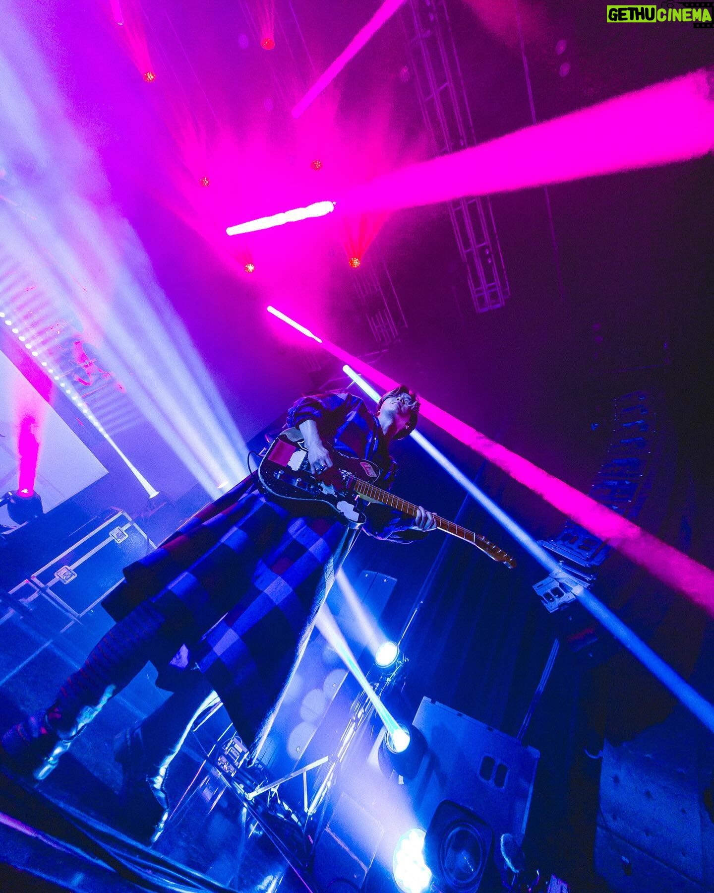 Nulbarich - 2.5K Likes - .
The Roller Skating Tour ‘24 EXTRA
2.8 Thu.
Zepp Haneda
一言だけ。
っした!!!
by JQ
#Nulbarich
#ナルバリッチ
#TRST2024
@nulbarich_official
@mrjeremyquartus
@yamazakitkr
@keitytaguchi
@kainyan
@imamura_shintaro_drums
@__kidd__89
#サトウカツシロ
Photo by @victornomoto