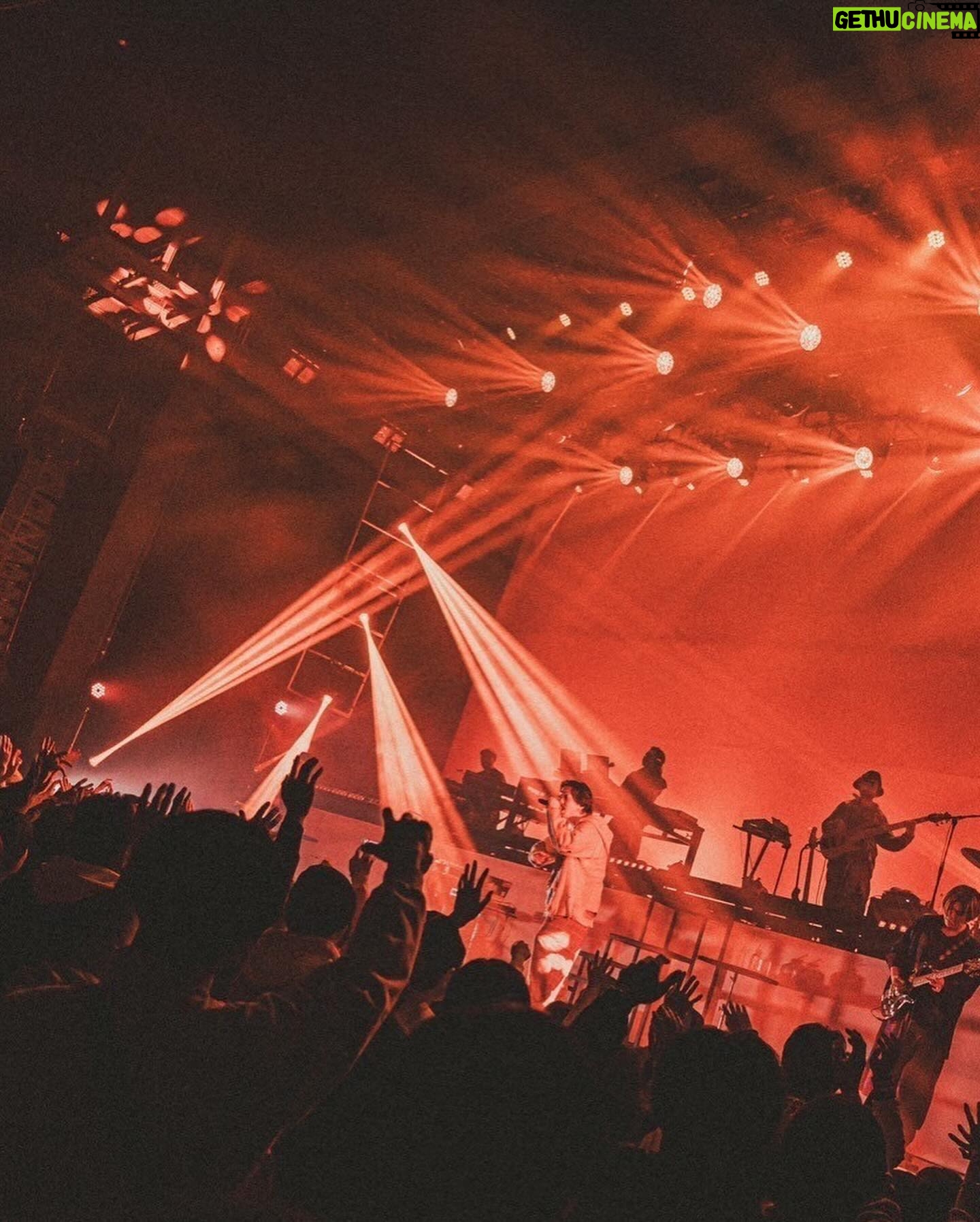 Nulbarich - 2.8K Likes - The Roller Skating Tour ‘24
2.3 Sat.
仙台PIT
ツアーも後半戦に入り
皆様の熱も上がってきてての仙台!
んー
んもーすんごい
きんもちよかったっす。
あと国内は東京2本よ!
悔いなく突っ走るよー
ついてきてよーb
by JQ
#Nulbarich
#ナルバリッチ
#TRST2024
@nulbarich_official
@mrjeremyquartus
@yamazakitkr
@keitytaguchi
@kainyan
@imamura_shintaro_drums
@__kidd__89
#サトウカツシロ
Photo by @son_tkhs