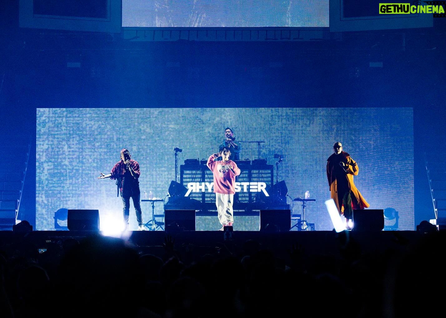 Nulbarich - 3K Likes - .
2024.2.16(Fri)
Thank you @rhymester_official
RHYMESTER King of Stage Vol. 15 at 日本武道館
JQがゲスト出演🔥
コラボ楽曲「 Open The Window」を披露🎵
17年振りの武道館。
ご一緒できたこと光栄です!
@nulbarich_official
@mrjeremyquartus
@rhymester_official
#Nulbarich
#utamaru #MUMMYD #DJJIN