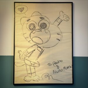 Nuno Markl Instagram - Coisas a que o @pedro_markl está a dar valor a prazo: há anos que temos este desenho que o Ben Bocquelet, criador do Gumball, nos fez numa vinda dele a Portugal. Hoje foi o dia em que, orgulhosamente, a obra foi posta na parede do quarto dele. ❤️