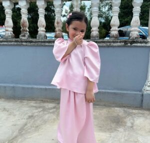 Nur Fazura Instagram - Selamat berbahagia anak gadis kesayangan Faz,  @idzniamin dan suami nya, Faiq. Idzni merupakan anak saudara Faz yang dari kecil selalu Faz kidnap bawa balik rumah untuk Faz ajak bermain, sampai arwah ayah nya selalu bising sebab Faz kidnap anak dia sampai berminggu-minggu 😅 

Idzni anak yang baik dan Syukur Alhamdulillah, Faz tumpang bahagia melihat Idzni selamat bertemu jodoh yang terbaik buatnya mudah-mudahan. Semoga sentiasa saling menjaga, setia dan saling bertanggungjawab dalam melindungi kebahagiaan rumahtangga anda berdua di dunia akhirat.. mudah-mudahan.. aminnn 🤲🏻💖💐