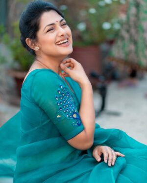 Nusrat Imroz Tisha Instagram - আমারও পরানও যাহা চায়
তুমি তাই, তুমি তাই গো!

PC: @zutons_snapshoot 
Saree: @_taaaj__ 

#tisha #nusratimrosetisha #imrose #rabindronathtagore #poem #thursdays