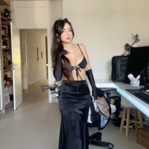 Nyvi Estephan Instagram - Dump de aNyvirsário
1- 🍪
2- foto de casal moderno (quando as IAs forem legalizadas, cenas como essas serão normais 💅
3- video de 🍪
4- Julia vindo do Rio pra me ver ❤️
5- foto da galera 🫶
6- video auto explicativo kkkkk 🥹❤️
7- mais 🍪
8- 🍪 e 🎂
9- família ❤️
10- loop de 🍪