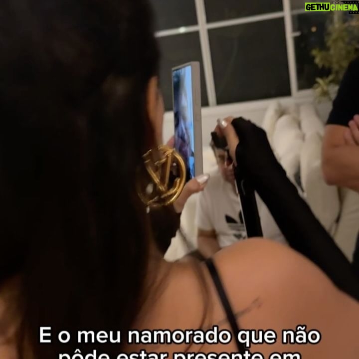 Nyvi Estephan - 130.8K Likes - Dump de aNyvirsário
1- 🍪
2- foto de casal moderno (quando as IAs forem legalizadas, cenas como essas serão normais 💅
3- video de 🍪
4- Julia vindo do Rio pra me ver ❤️
5- foto da galera 🫶
6- video auto explicativo kkkkk 🥹❤️
7- mais 🍪
8- 🍪 e 🎂
9- família ❤️
10- loop de 🍪