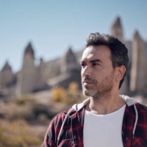 Oğuz Yağcı Instagram - 🇹🇷 GURURLA 🇹🇷 Director > @baki.film 
Yapımda emeği geçen  herkesin eline koluna  sağlık çalışmaktan çok keyif aldığım harika bir ekip vardı.. çok yorulduk  çok çalıştık ama hepsine değdi👏👏👏
@lassaturkey 
@25film 
@baki.video 
@serkanarikanofficial
#yerlivemilli #türkiye #lassa